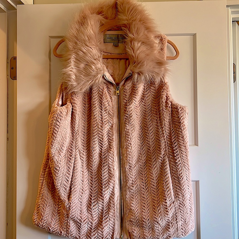 Andrew Marc furry light pink Vest